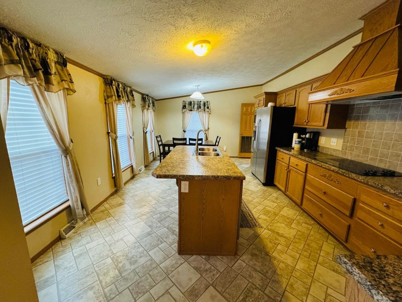 16 Gibson St - Photo 4 of 21