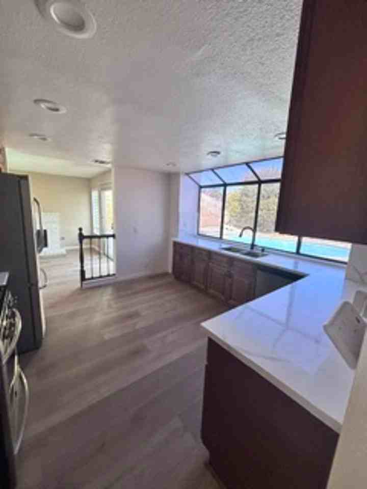 12328 Champlain St - Photo 7 of 27