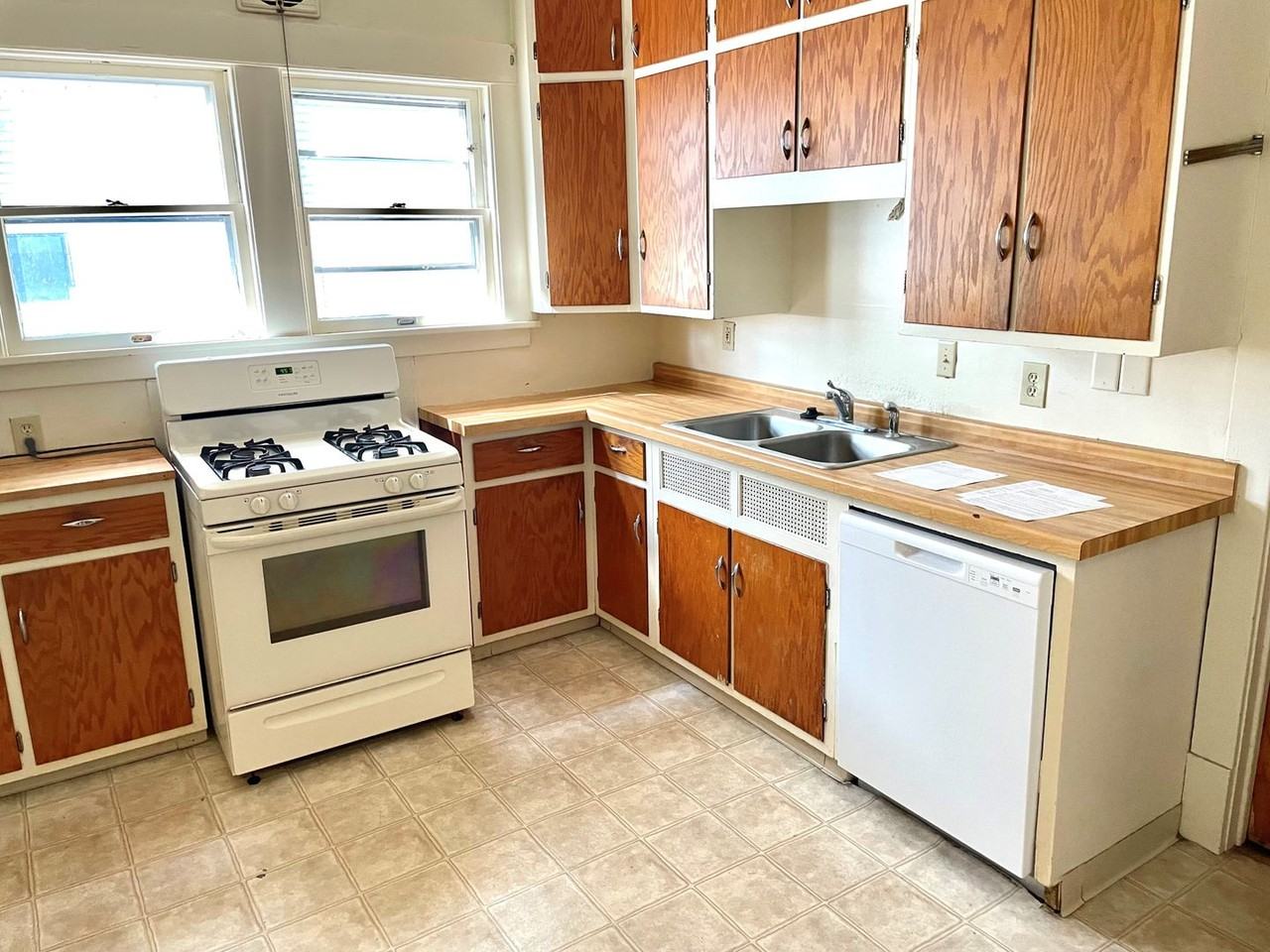 Lindholm Properties - Photo 7 of 21