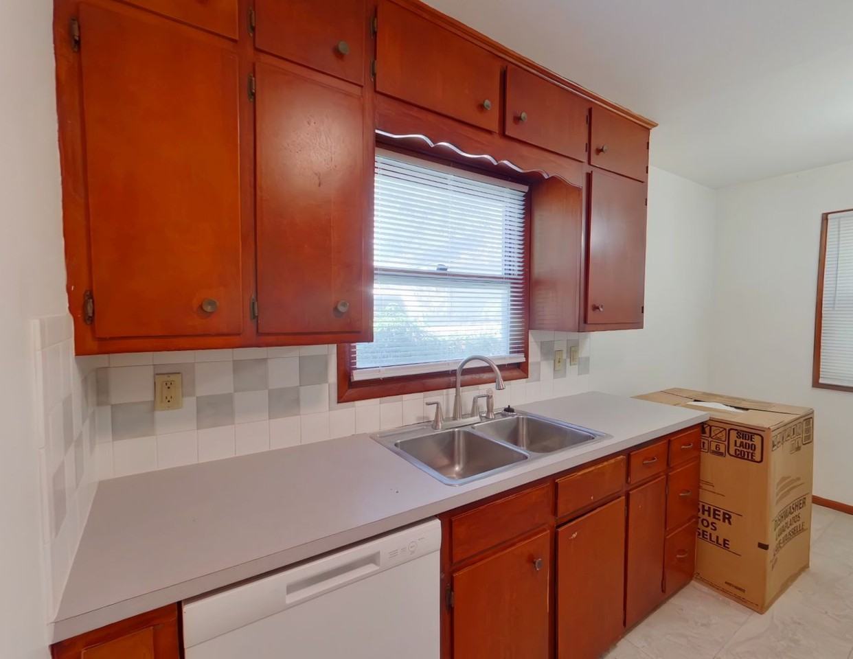 452 S Knight St - Photo 3 of 11