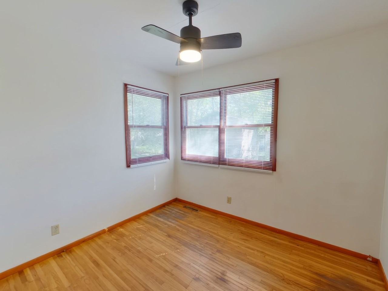 452 S Knight St - Photo 5 of 11