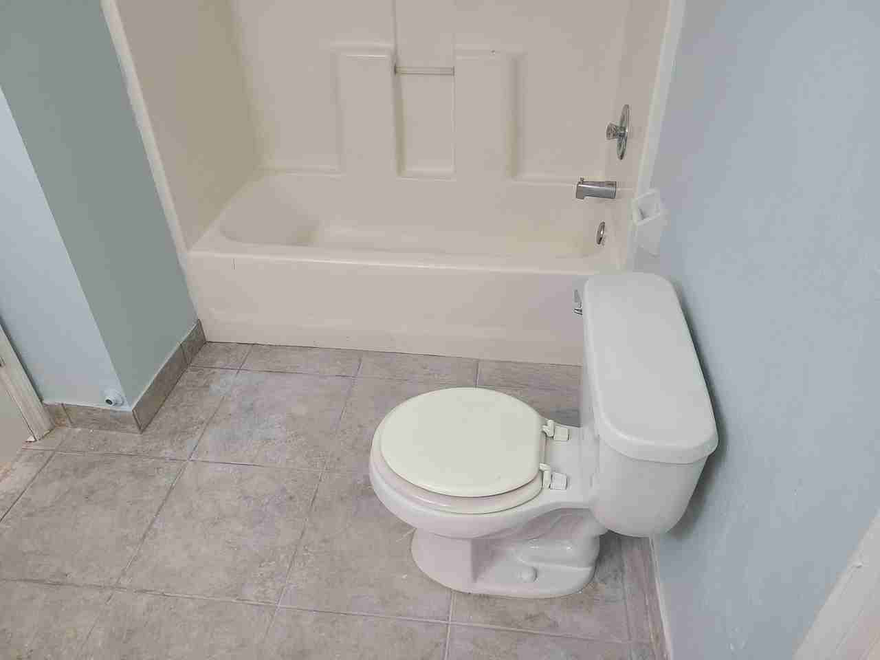 1222 Moselle Ave #1-3 - Photo 4 of 6