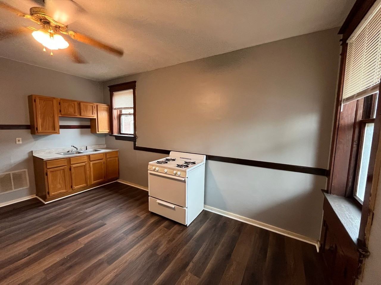4562 Varrelmann Ave 2nd Fl - Photo 6 of 50