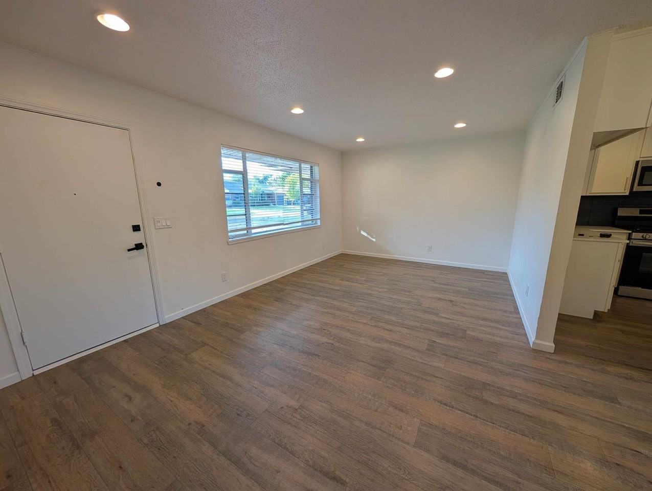 1619 Carlisle Ct - Photo 2 of 14
