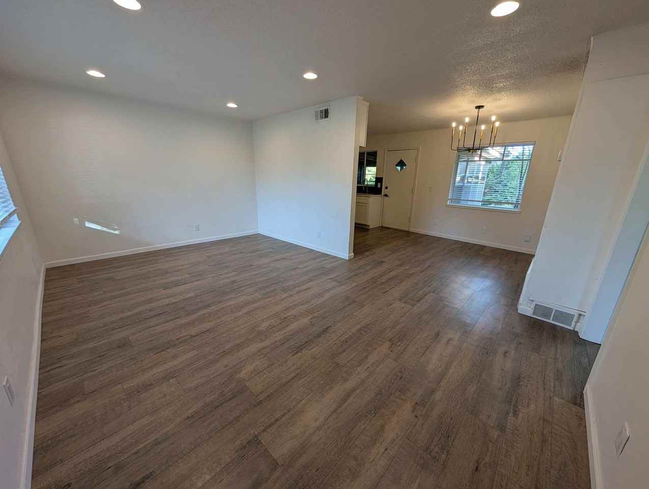 1619 Carlisle Ct - Photo 3 of 14
