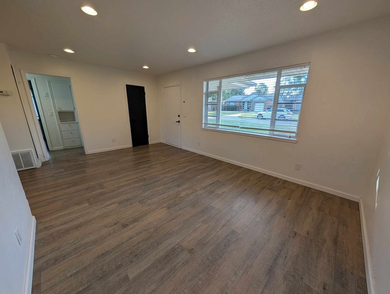 1619 Carlisle Ct - Photo 4 of 14