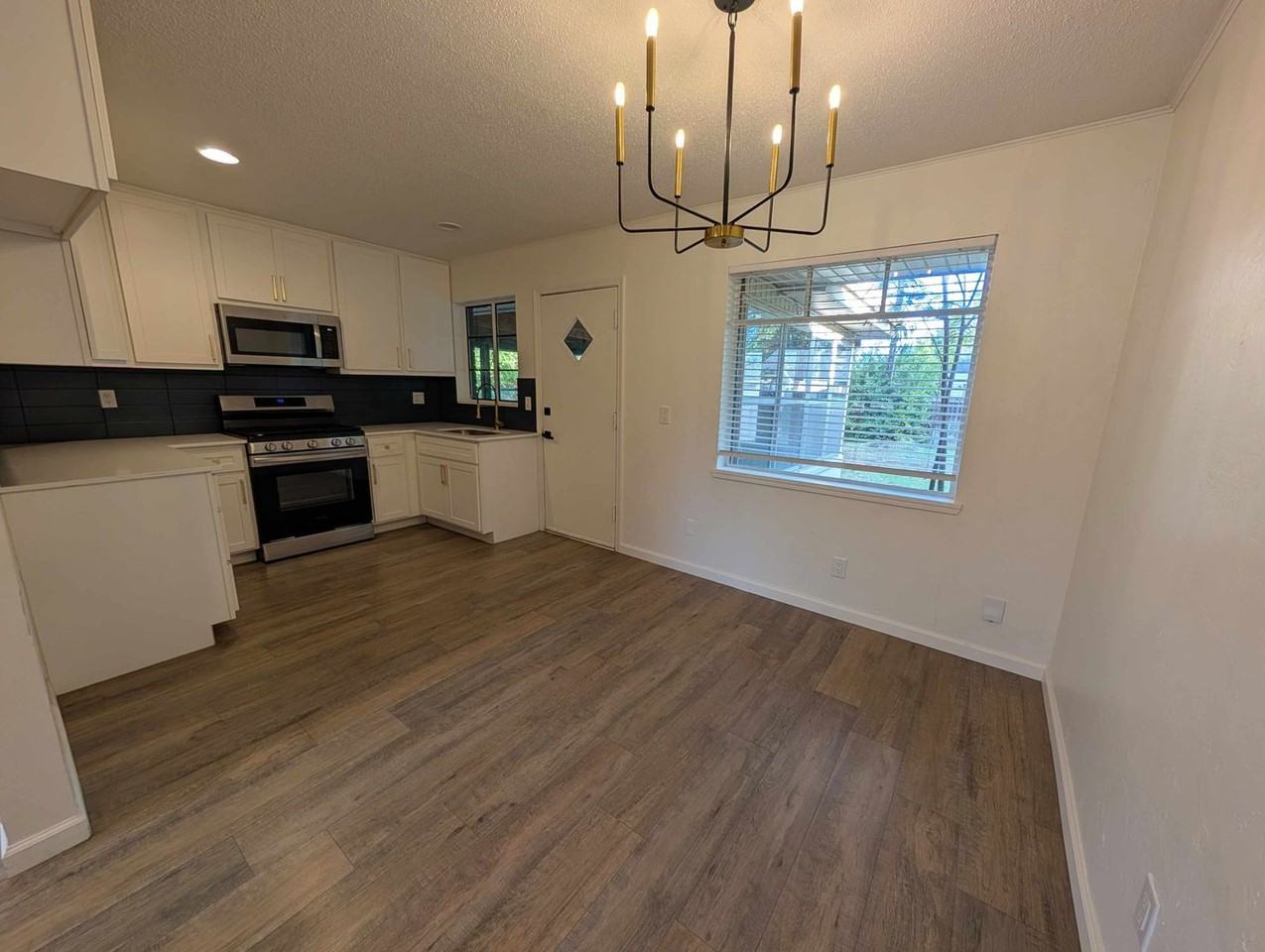 1619 Carlisle Ct - Photo 5 of 14