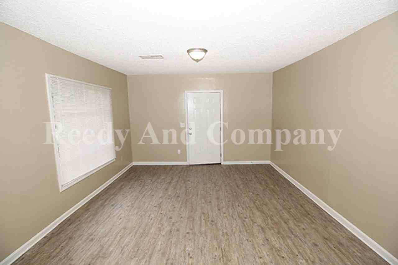 2342 Poe Ave - Photo 3 of 18