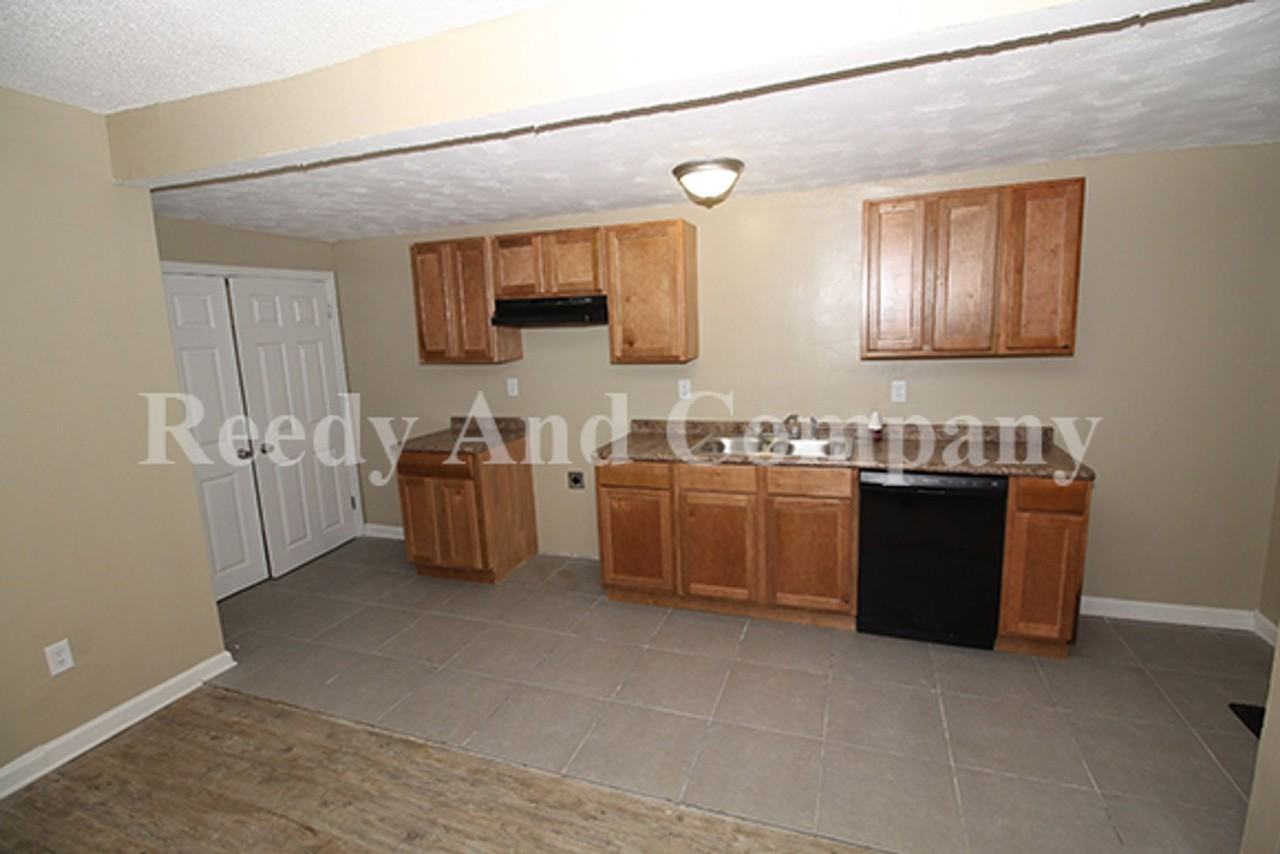 2342 Poe Ave - Photo 5 of 18