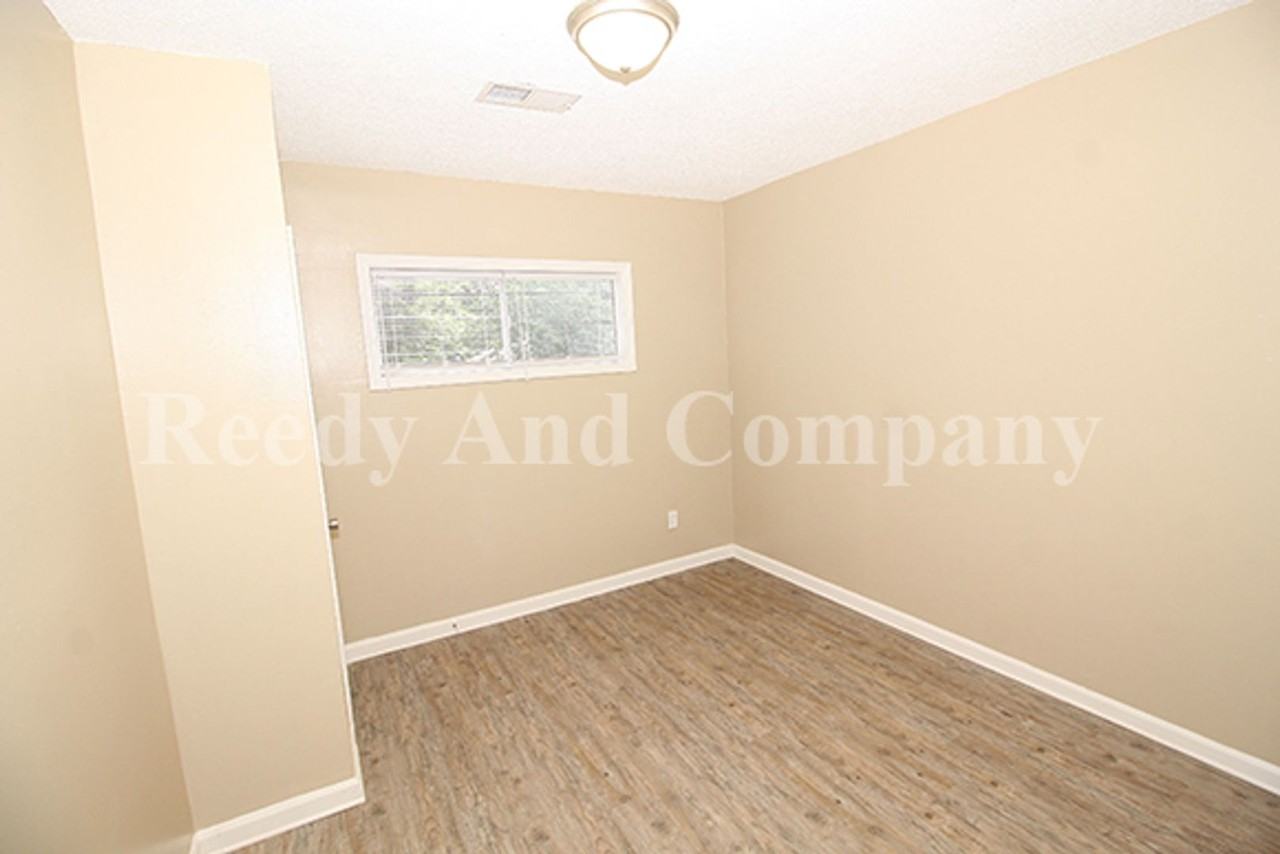 2342 Poe Ave - Photo 6 of 18