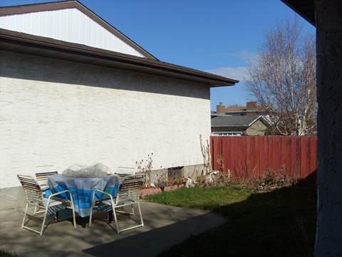 18505 62b Ave NW - Photo 2 of 8