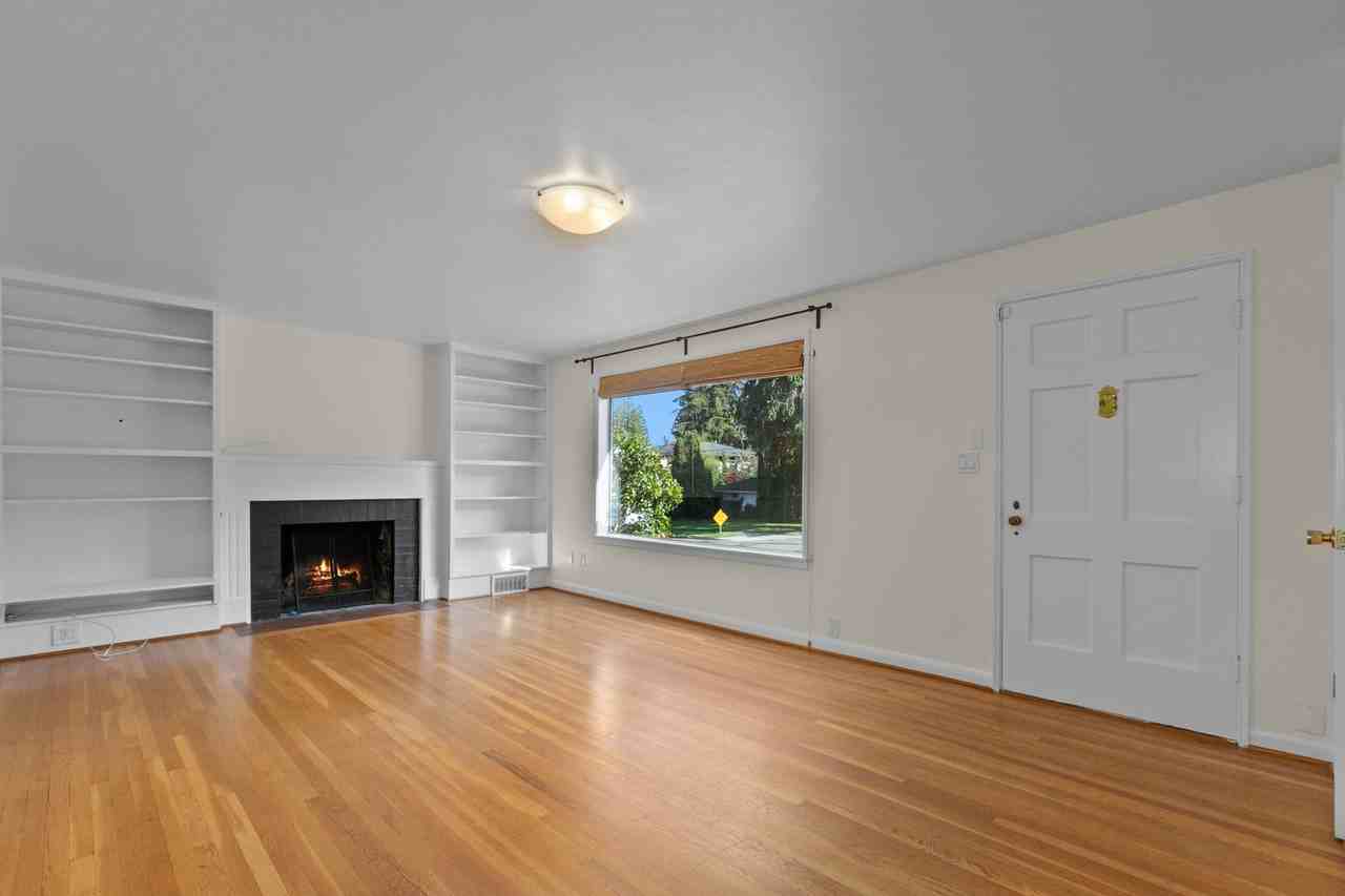7755 44th Ave Ne - Photo 7 of 35