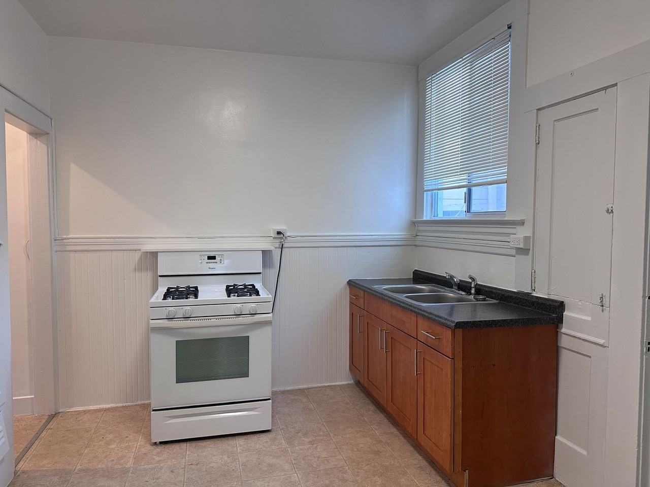 2614 Gough St - Photo 4 of 15