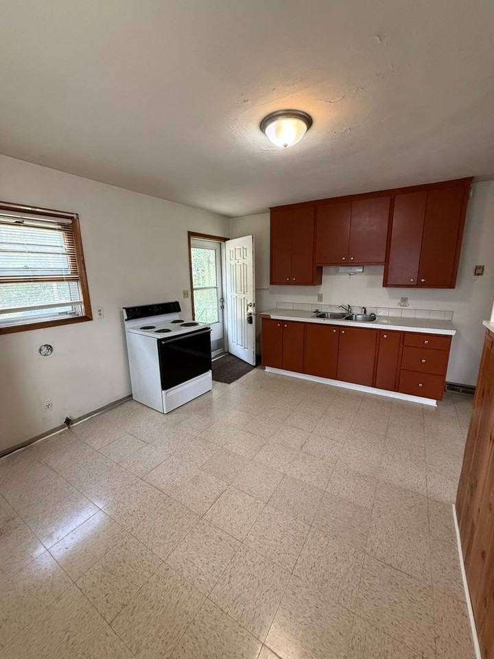 719 Avenue C - Photo 2 of 7