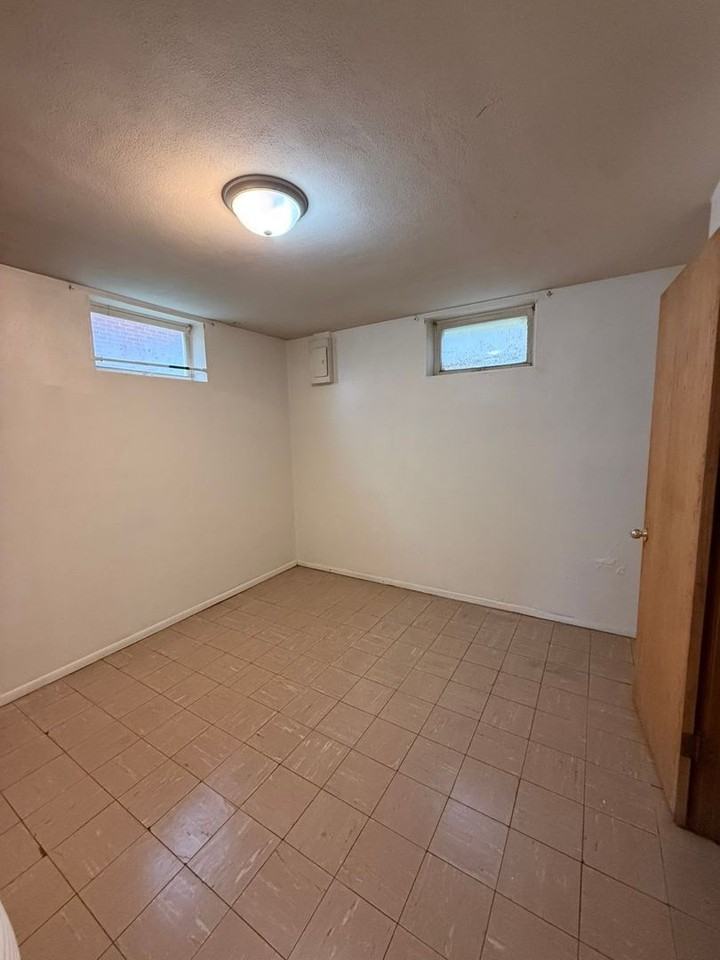 719 Avenue C - Photo 6 of 7