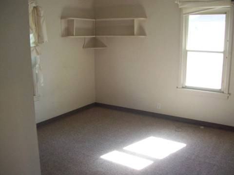 5512 46 Ave - Photo 3 of 5