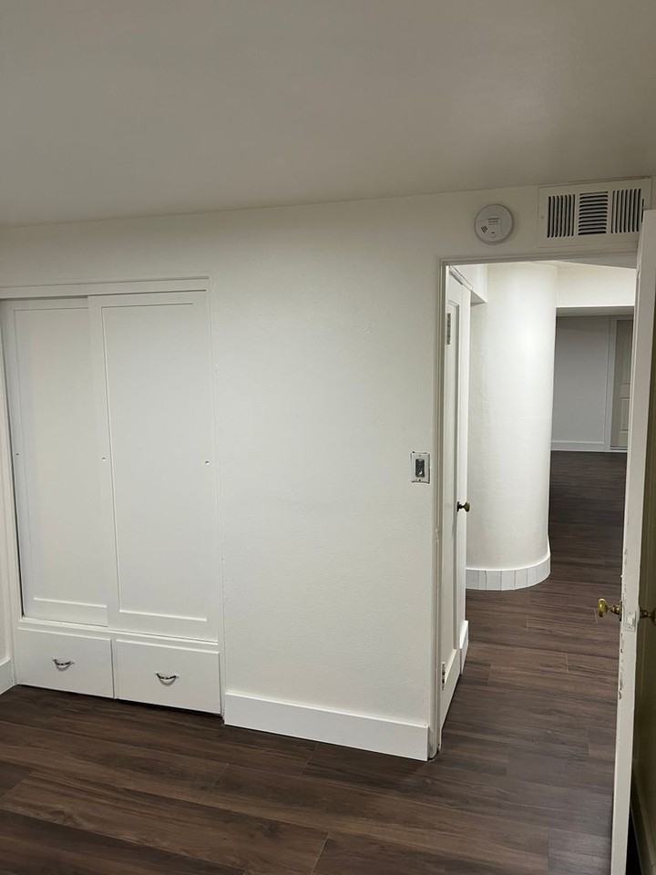 1038 Lewis Ave - Photo 6 of 18