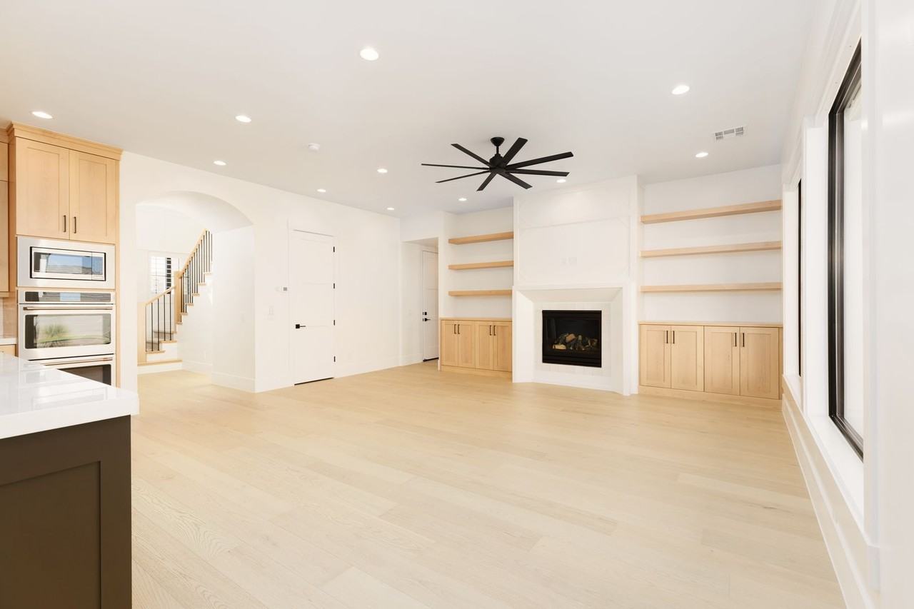 2881 E Yavin Way - Photo 7 of 35