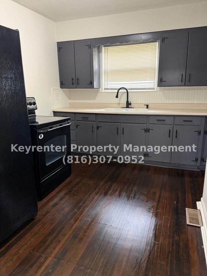 10113 E 10th St S - Photo 2 of 11