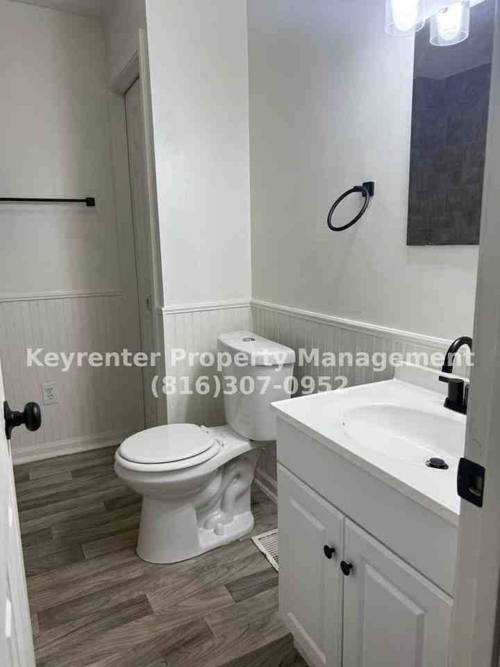 10113 E 10th St S - Photo 3 of 11