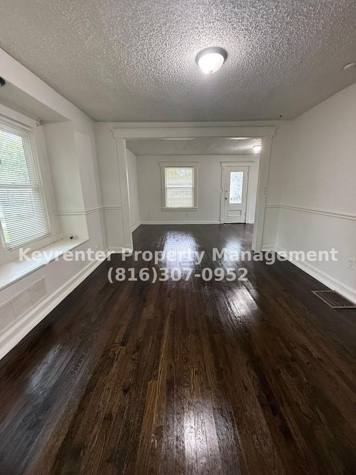 10113 E 10th St S - Photo 5 of 11