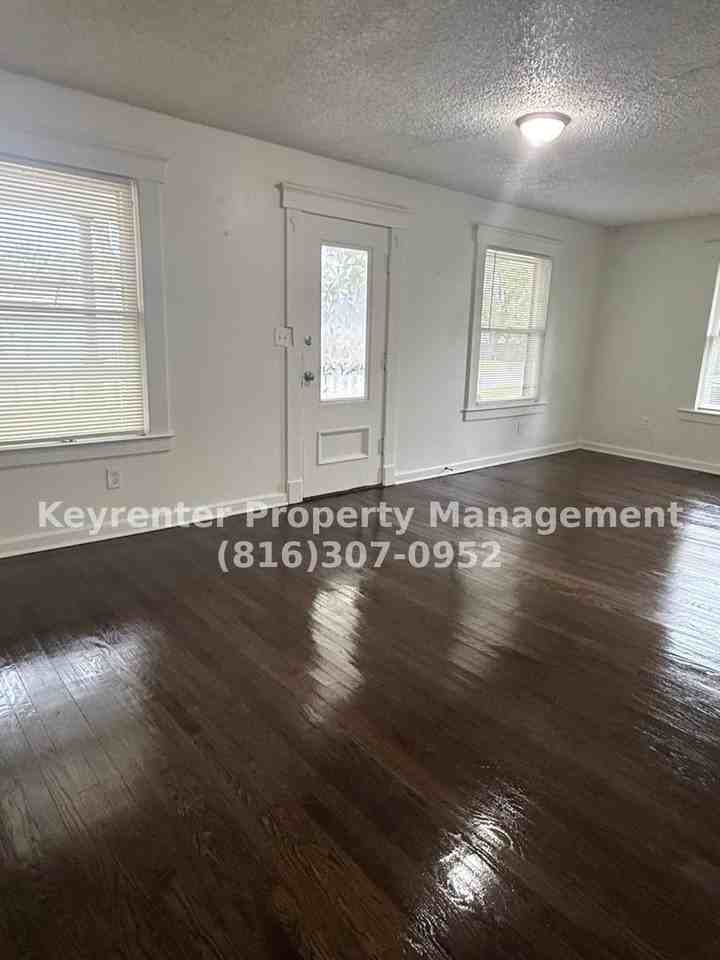 10113 E 10th St S - Photo 6 of 11
