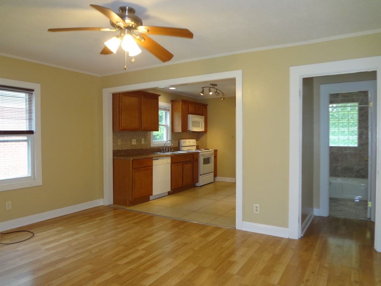 109 Caldwell St - Photo 2 of 7