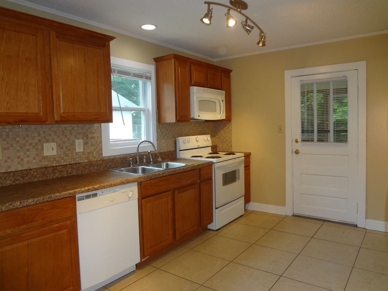109 Caldwell St - Photo 4 of 7