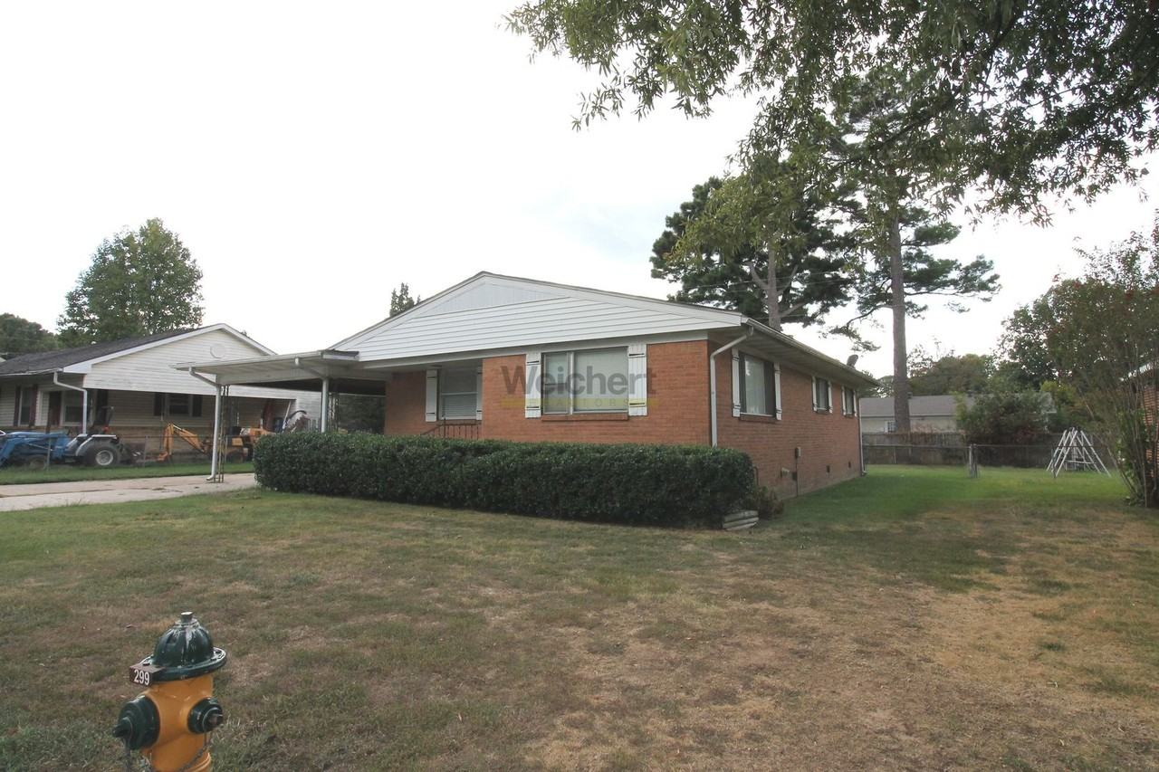 1924 Hillcrest Dr - Photo 3 of 13