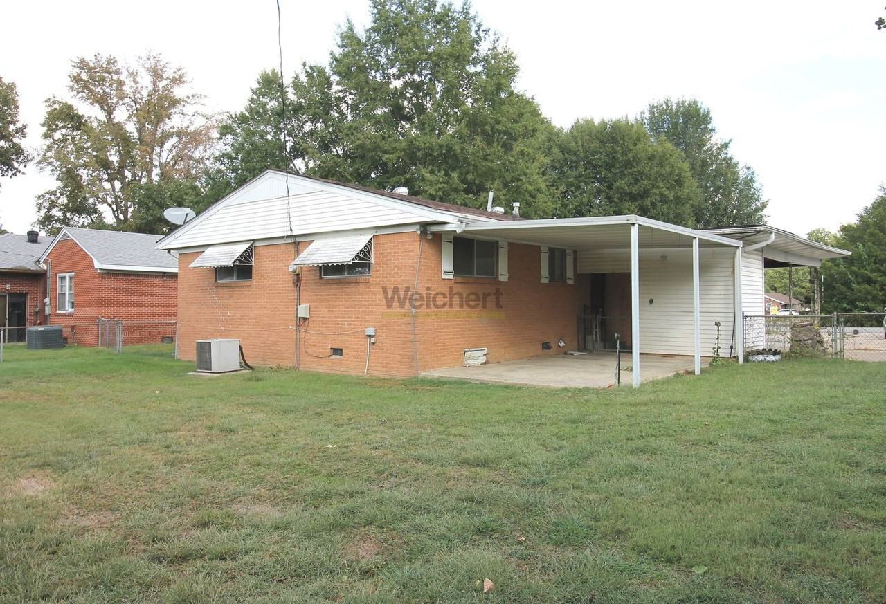 1924 Hillcrest Dr - Photo 4 of 13