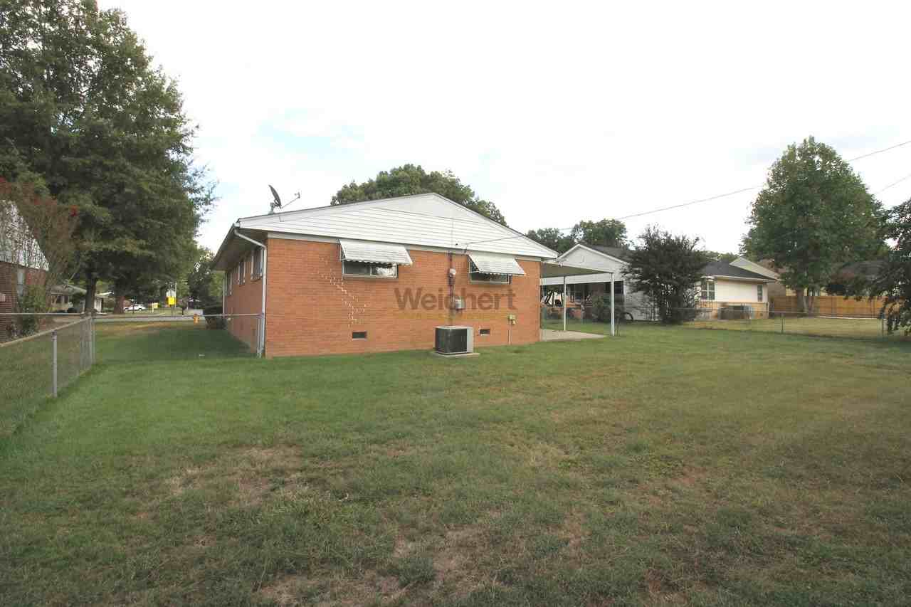 1924 Hillcrest Dr - Photo 5 of 13