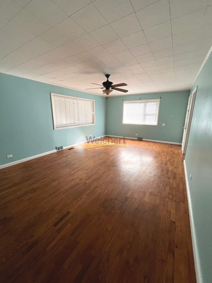 1924 Hillcrest Dr - Photo 6 of 13