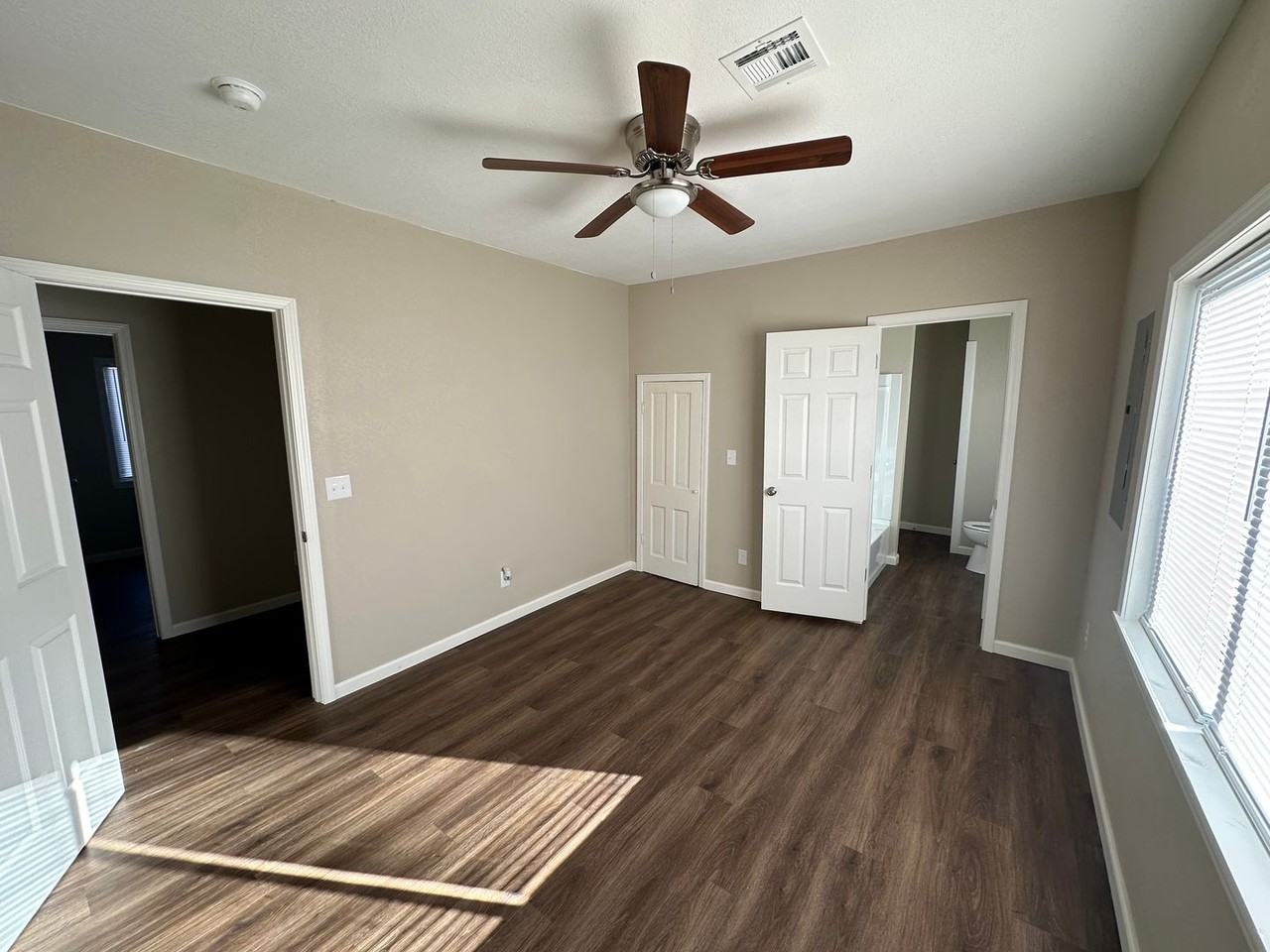36 G St Nw - Photo 3 of 7