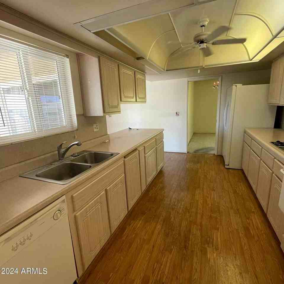 10524 W Saratoga Cir - Photo 2 of 13