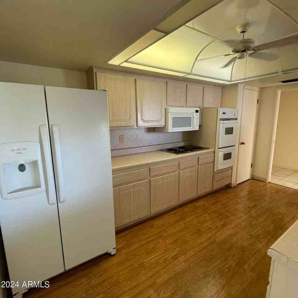 10524 W Saratoga Cir - Photo 3 of 13