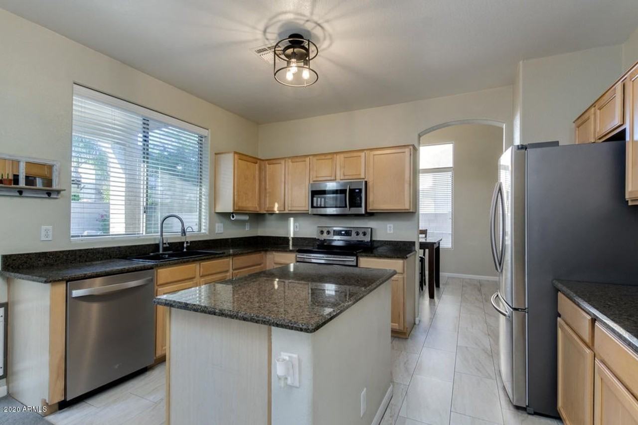 1672 E Bruce Ave - Photo 5 of 28