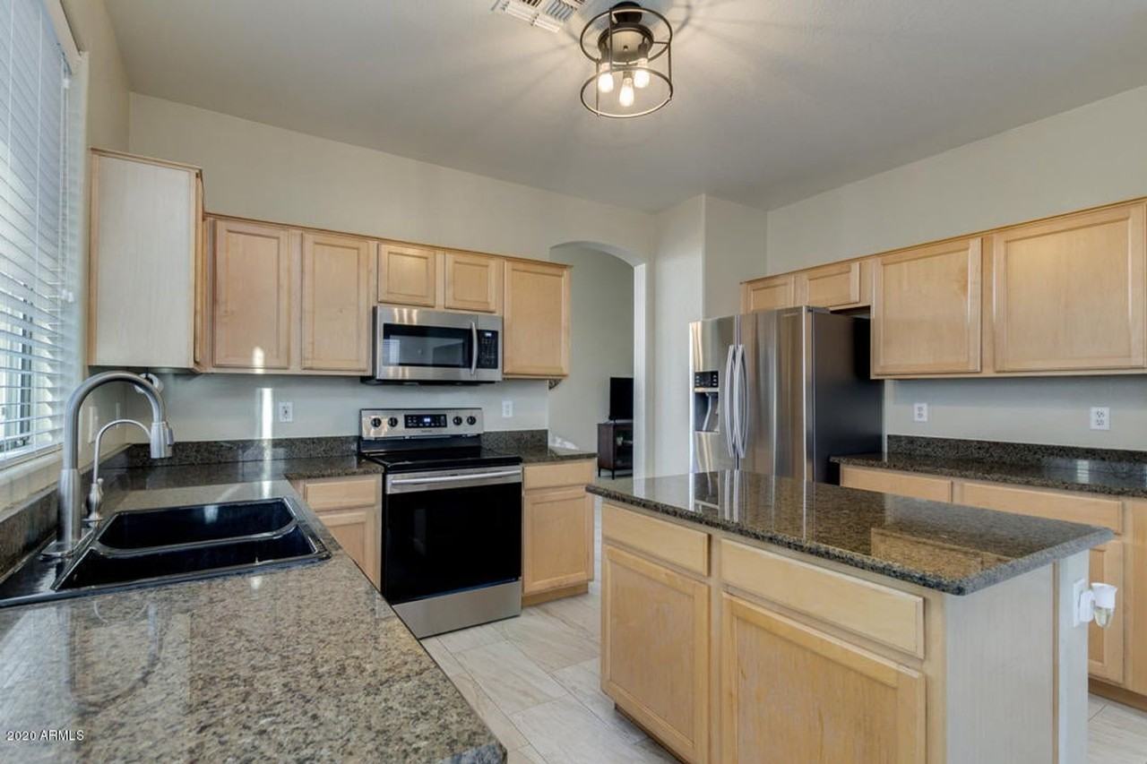 1672 E Bruce Ave - Photo 7 of 28