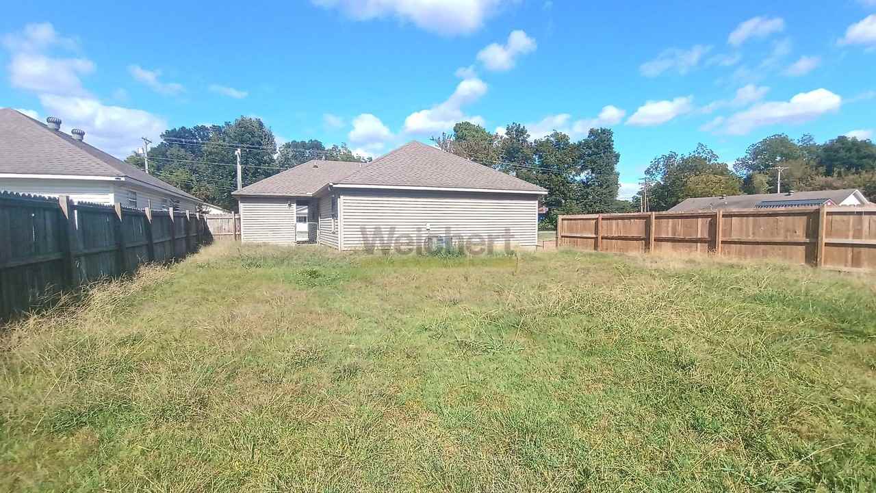 304 C St - Photo 3 of 3