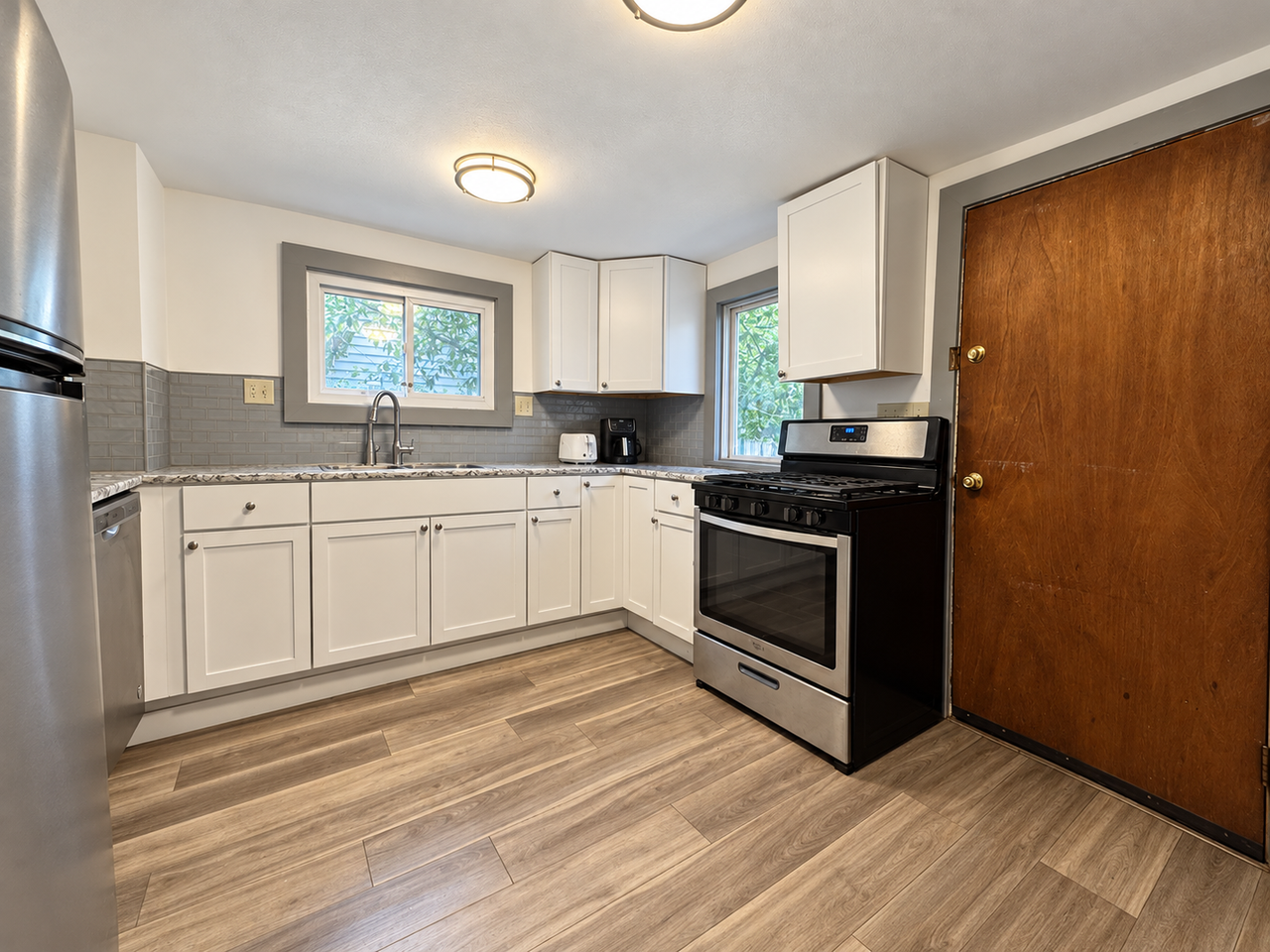 119 N Bedford St - Photo 2 of 21