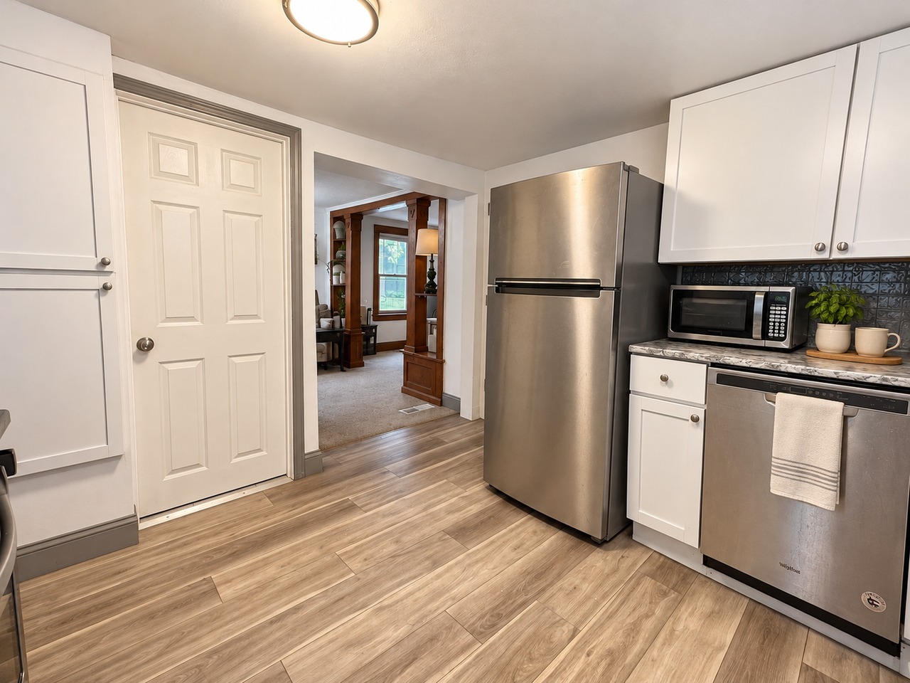 119 N Bedford St - Photo 3 of 21