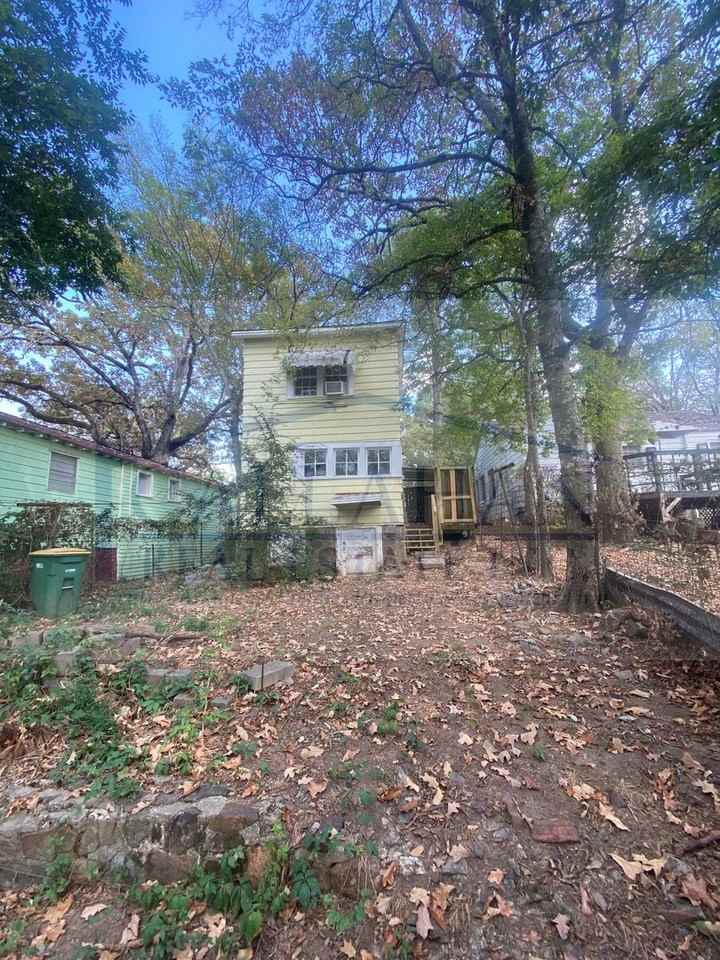 814 N Polk St - Photo 4 of 16