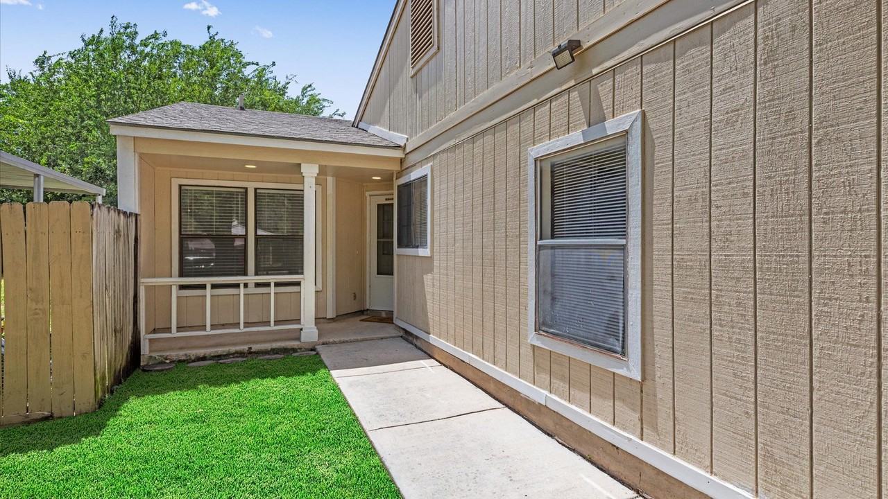 2823 Ash Field Dr - Photo 2 of 16
