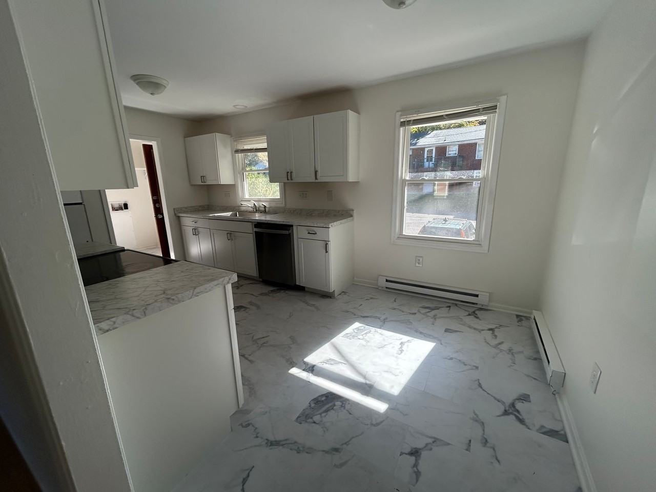 312 Reynolds St - Photo 4 of 15