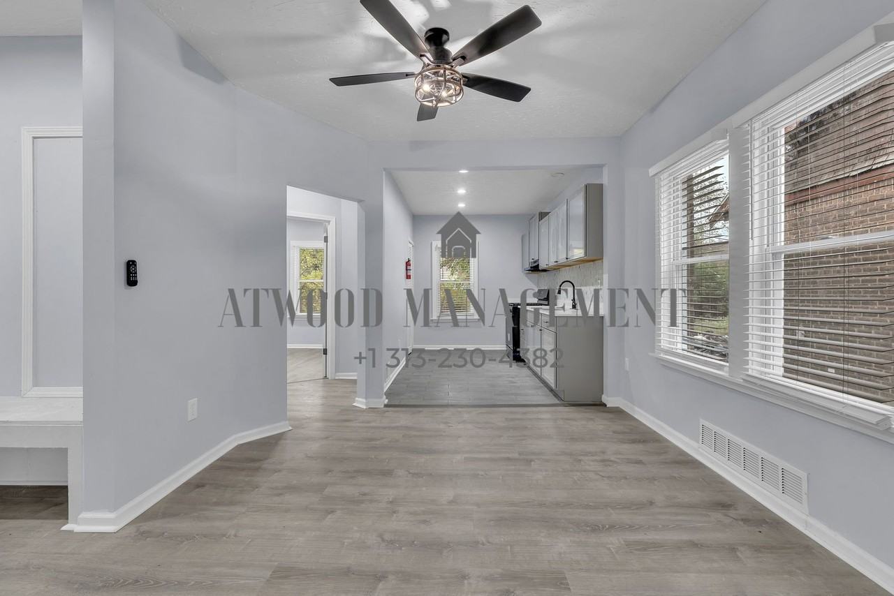 15725 Cherrylawn St - Photo 5 of 25