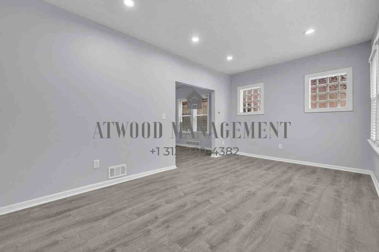15725 Cherrylawn St - Photo 6 of 25