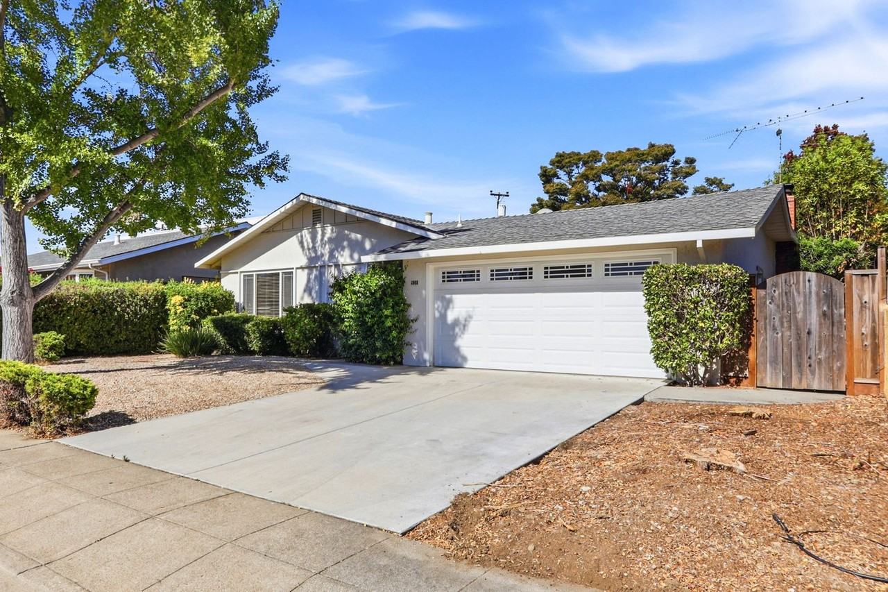 931 Larkspur Ave - Photo 3 of 43