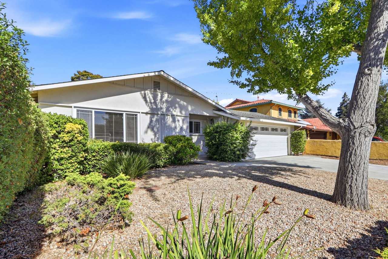 931 Larkspur Ave - Photo 4 of 43