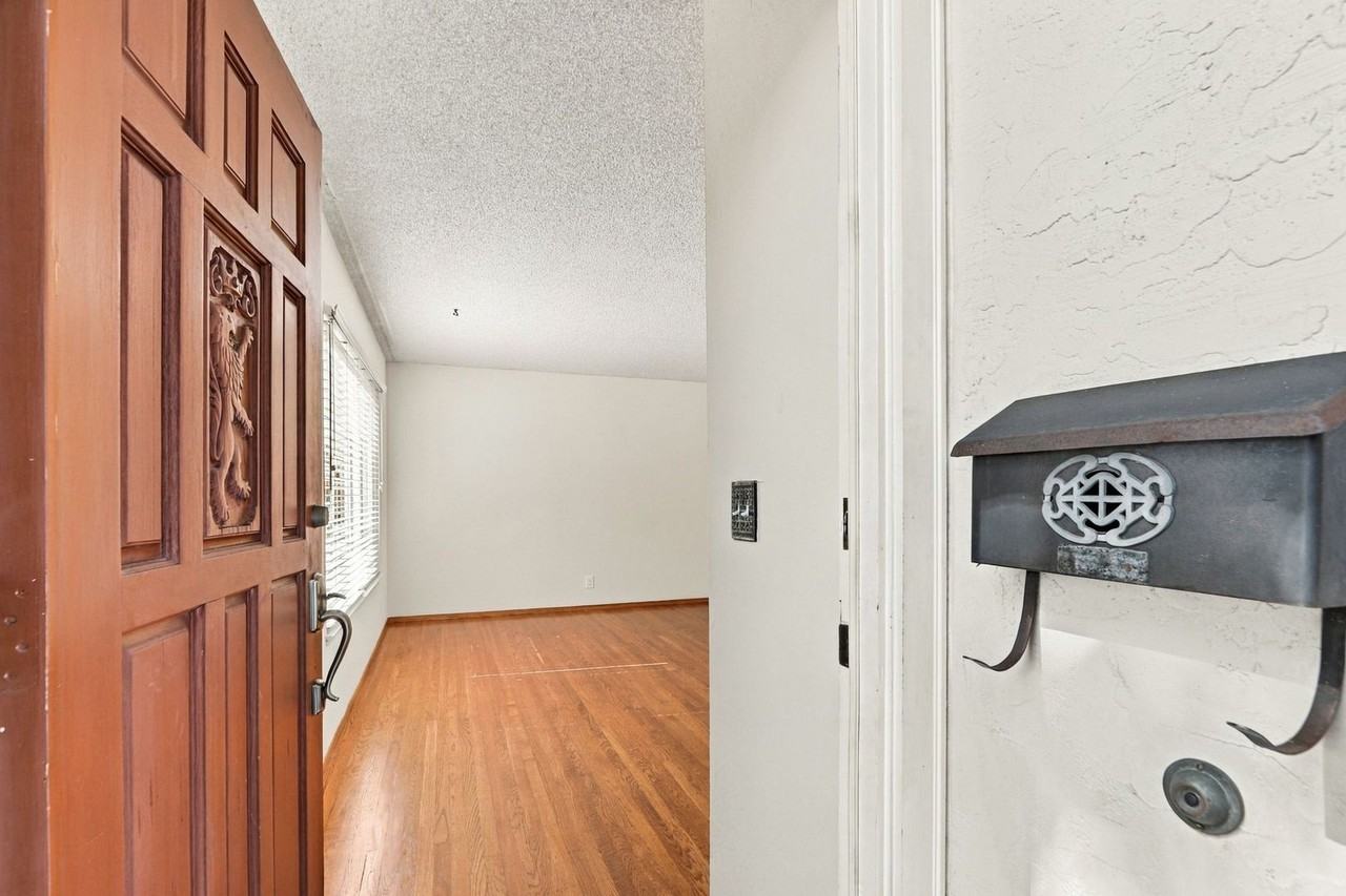 931 Larkspur Ave - Photo 7 of 43