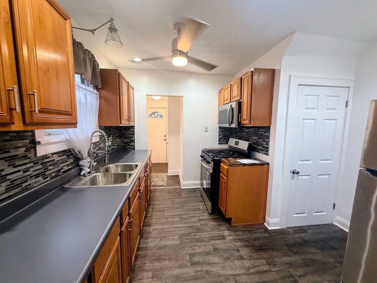 261 Madison Ave - Photo 6 of 16