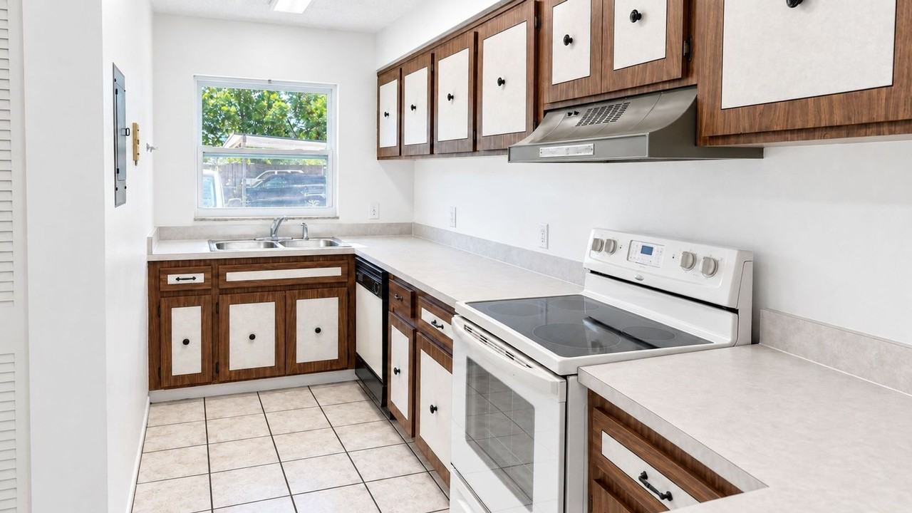 2901 Albemarle St #4 - Photo 5 of 13